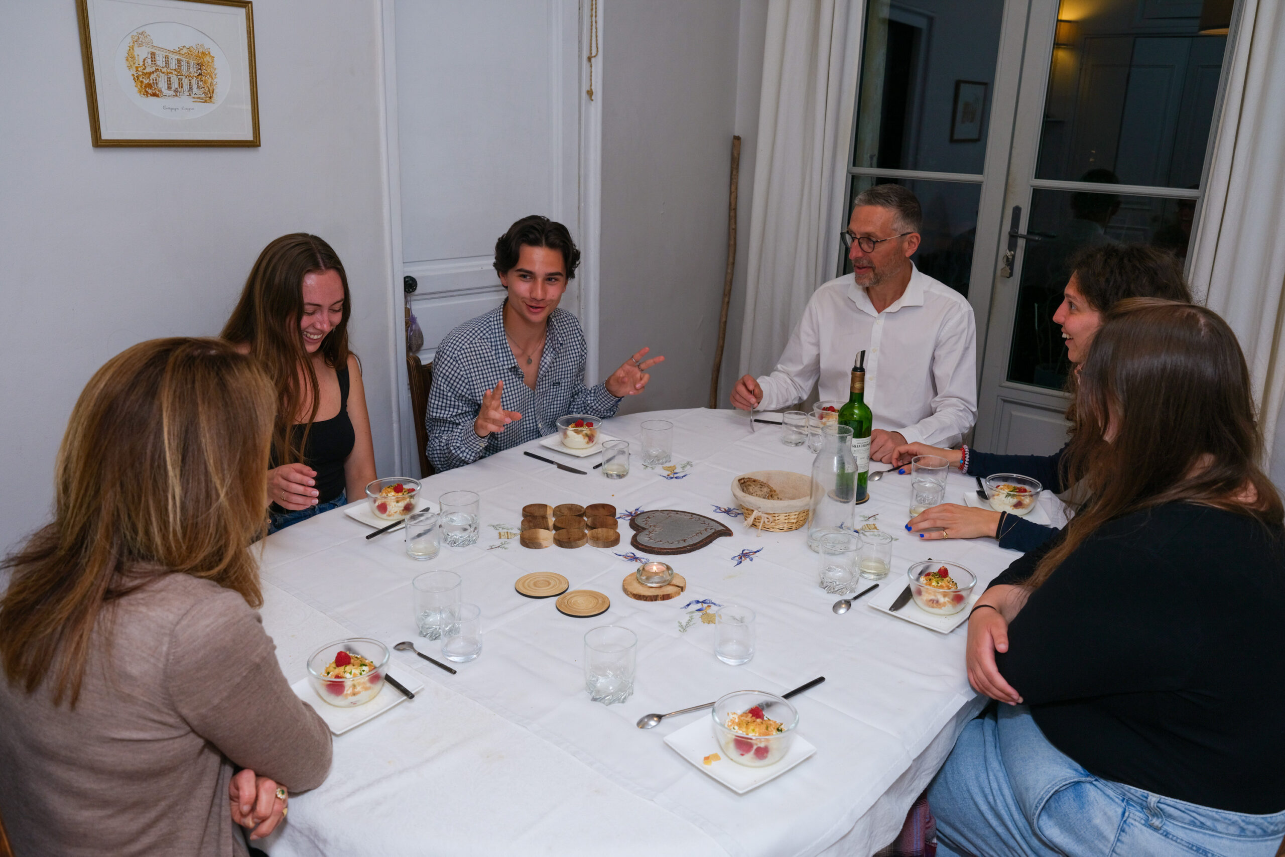 Students during a meal with their host family in Aix-en-Provence.