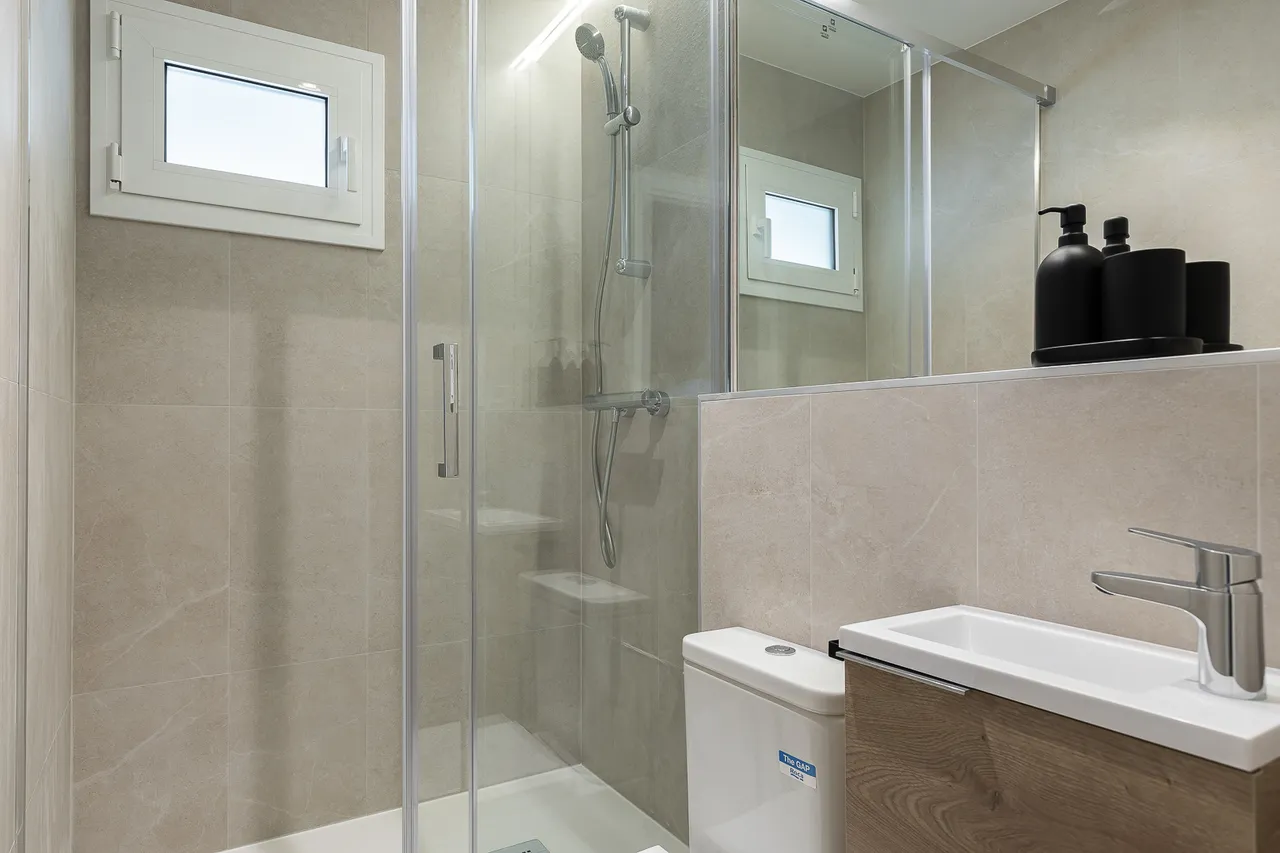 barcelona_apartment bathroom ex1 (2)